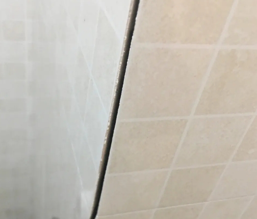 丹阳瓷砖空鼓维修公司分享阳台瓷砖脱落的修复过程可以分为以下几个步骤